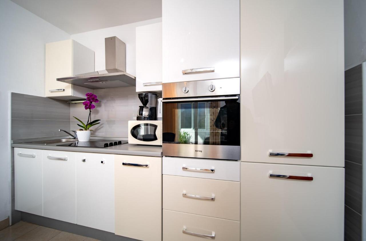 Apartments Lazaric Lopar Exterior photo